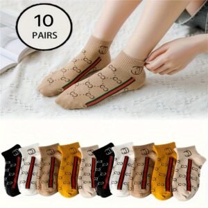 عشرة أزواج من الأناقة: جوارب القمر المخطط العصرية!