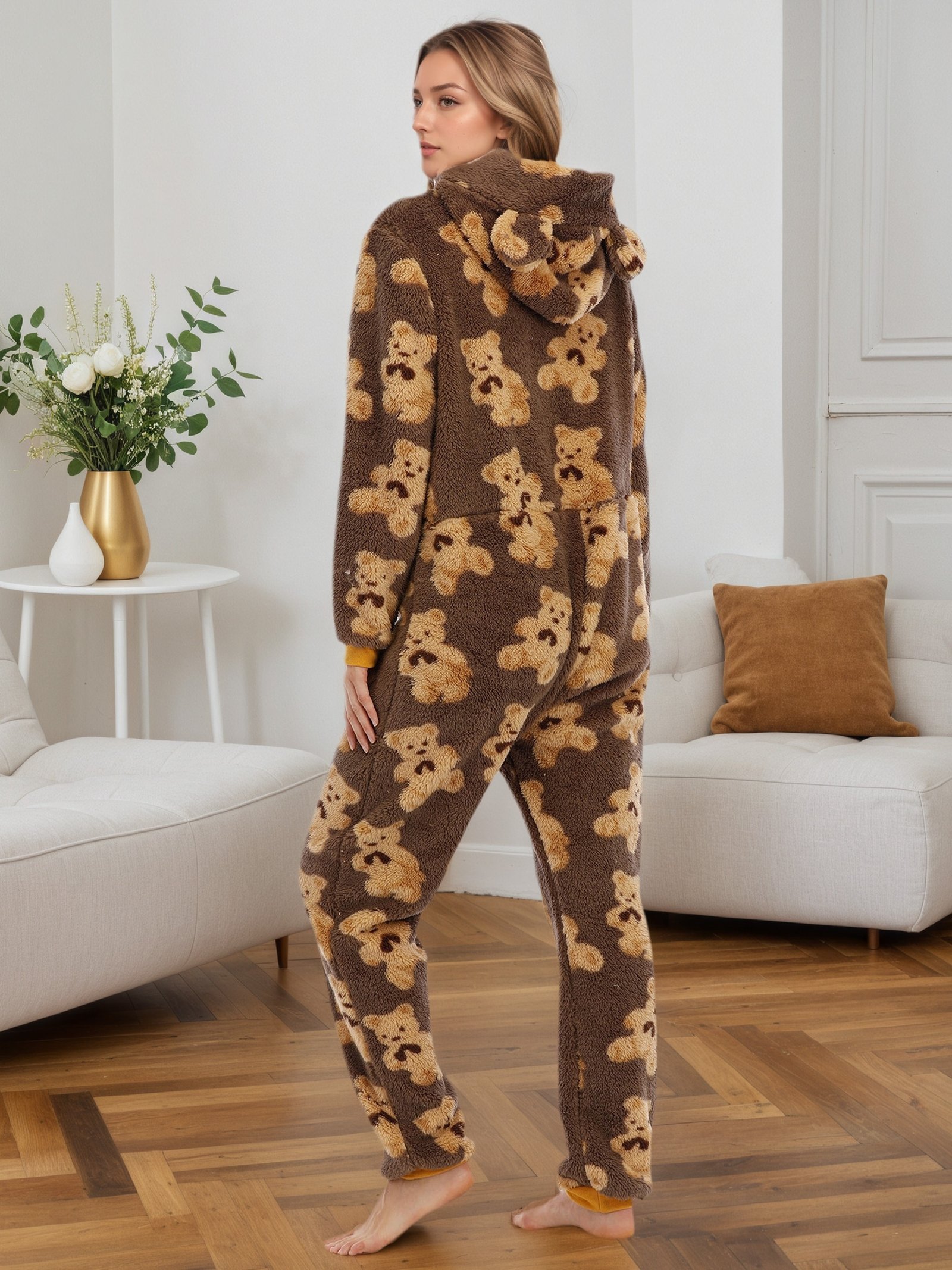 אמצי את החום והאלגנטיות: פיג'מת הדוב הקטיפתית עם קפוצ'ון! – תמונה 2