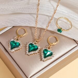 نبض الأناقة: طقم مجوهرات القلب الساحر من 4 قطع