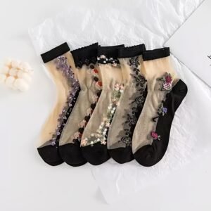 جوارب الكريستال الشفافة: أناقة منعشة لربيع وصيف لا يُنسى!