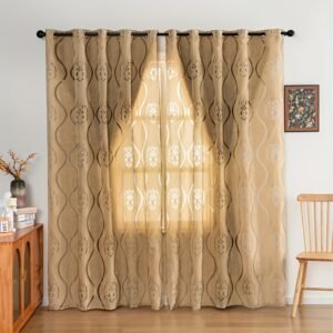 נגיעת יוקרה מוזהבת: וילונות בוהמיים גיאומטריים שיאירו את ביתכם