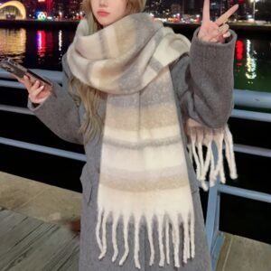 تألقي بدفء وأناقة لا تضاهى: وشاح الشتاء الفاخر متعدد الاستخدامات!