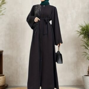 זוהר הנשיות: עבאיה אופנתית עם פרטים מרהיבים