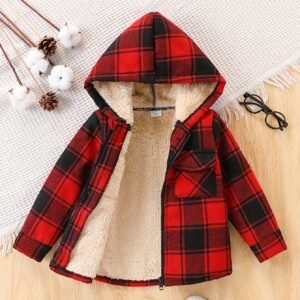 دفء وأناقة لا مثيل لهما: هودي الأولاد الشتوي بنقشة الترتان المبطن بالصوف!