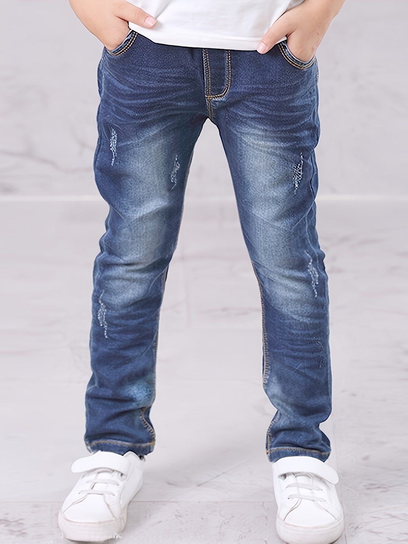 ג'ינס דנים לבנים: סטייל שאין כמותו ונוחות אינסופית!