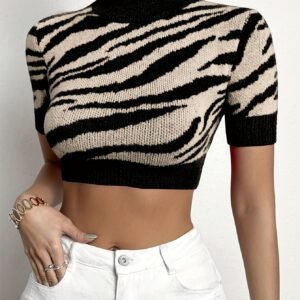 Your Timeless Elegance Secret: A Chic and Flexible Crop Top