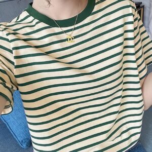 أناقة الصيف بلا مجهود: تيشيرت مخطط بقصة فضفاضة ومريح!