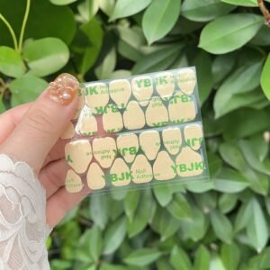 لاصق الجل السحري للأظافر: جمال يدوم، بلا عناء!