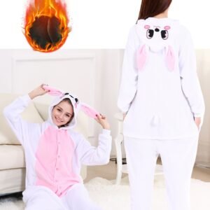 بيجامة الأرنب الوردية: دفء، مرح، وأناقة للجميع!