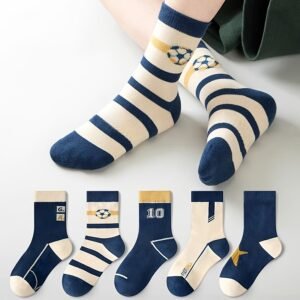 انطلاق لا يتوقف: 3 أزواج جوارب رياضية مخططة لأبطالك الصغار!