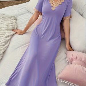 أناقة المساء البنفسجية: فستانك المثالي للراحة والجاذبية.