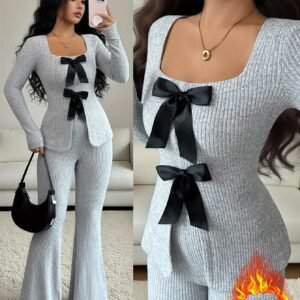 أناقة القوس الساحرة: طقم شتوي بقطعتين لا مثيل له