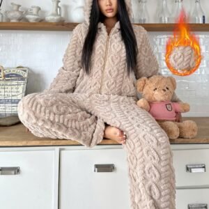 دفء وأناقة في قطعة واحدة: جمبسوت القلوب والأرانب الساحر!