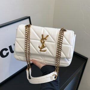 حقيبة الأناقة المربعة: رفيقتك المثالية لكل يوم ومناسبة!