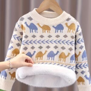 كنزة الأولاد المخملية: دفء، مرح، وأناقة لمغامرات الشتاء!