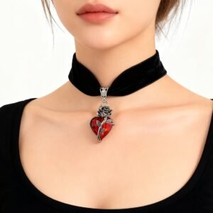 שרשרת לב קטיפה Y2K: קסם גותי עם נגיעה מודרנית