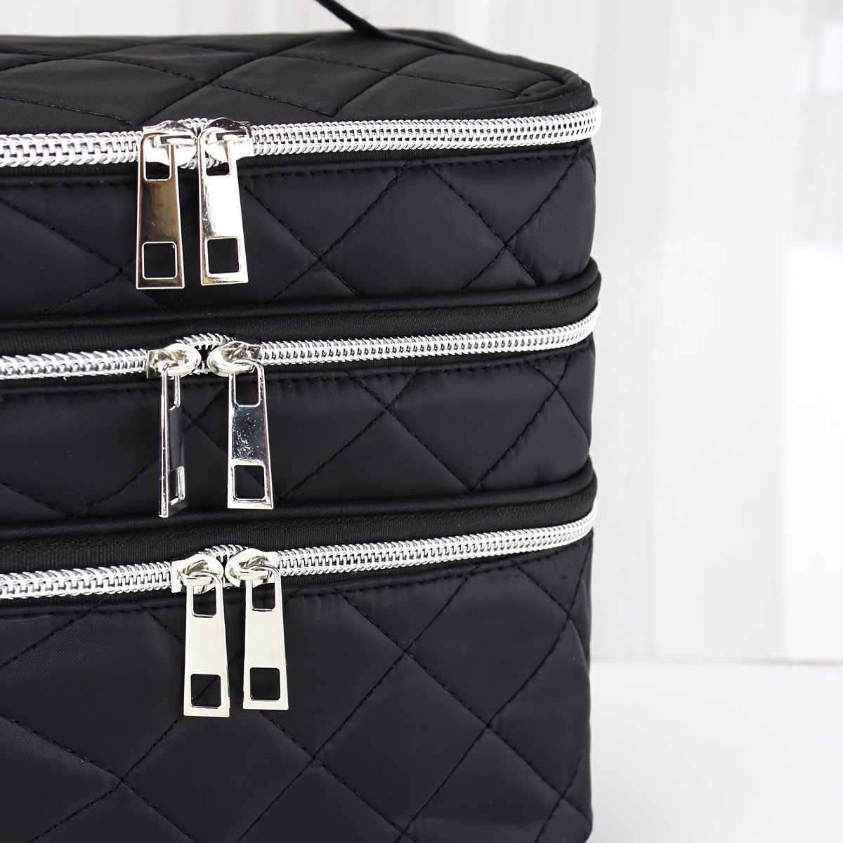 The Ultimate Style Bag: Luxurious Organization for Your Beauty, Anywhere! - Image 7