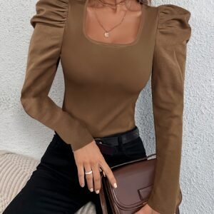 أناقة البيت العصرية: توب الأكمام الفانوسية بقصة نحيفة ومريحة!