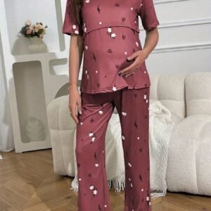 أناقة الأمومة: طقم بيجامة زهري لراحتكِ وجمالكِ!