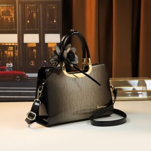 حقيبة الأناقة الخالدة: رفيقة كل إطلالاتكِ المتميزة!