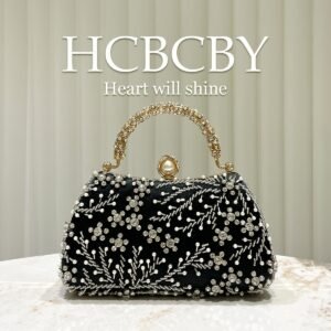 أناقة ملكية: حقيبة السهرة السوداء المرصعة بالكريستال!