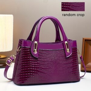 حقيبة "التمساح الفاخر": رفيقتك الأنيقة لكل مناسبة!