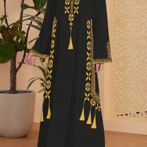 سحر الأناقة الذهبية: فستان ماكسي أسود لكل مناسبة