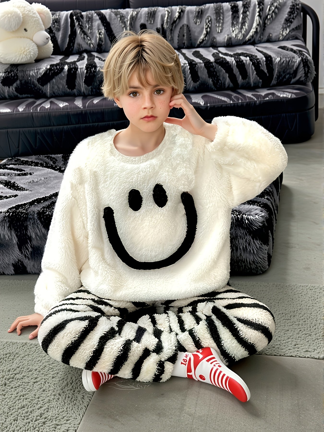 Boys' Velvet Pajamas: Perfect Warmth for Cozy Winter Nights! - Image 3