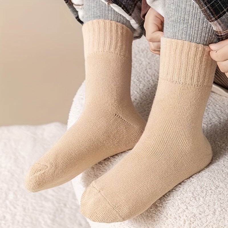 دفء لا يقاوم لأقدام صغاركم! مجموعة الجوارب الشتوية الفاخرة (6 أزواج) - الصورة 6