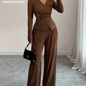 تألقي بأناقة لا مثيل لها: الطقم النسائي المثالي للعمل والمناسبات!