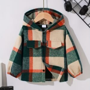 שיק חורפי חם: חולצה משובצת עם קפוצ'ון לגיבורים הקטנים שלכם!