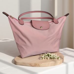 عودة الأناقة الخالدة: حقيبة الكتف الناعمة الواسعة