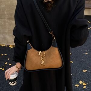 حقيبة الأناقة الخالدة: رفيقتكِ المثالية لكل مناسبة