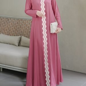 שמלת מקסי ורודה: אלגנטיות עדינה עם פרטים מקסימים