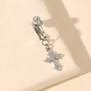 بريق الإيمان والأناقة: خاتم السرة الصليبي المرصع