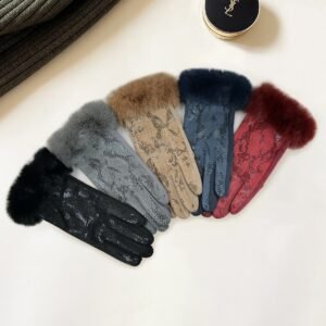 Winter Chic Gloves: Snake Print Warmth & Luxurious Faux Fur Touch