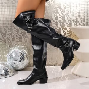 أحذية الركبة السوداء: قمة الأناقة الشتوية والجاذبية!