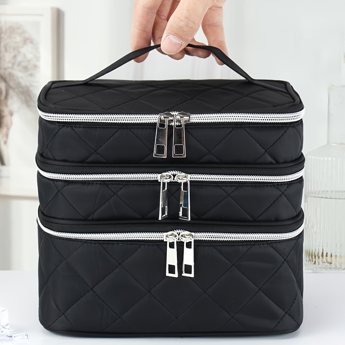 The Ultimate Style Bag: Luxurious Organization for Your Beauty, Anywhere! - Image 3
