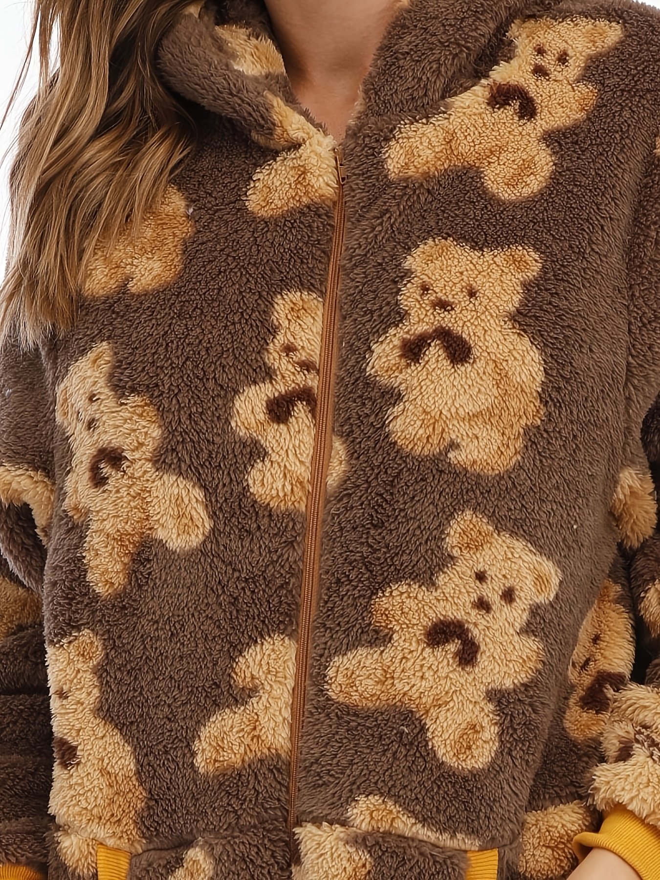 אמצי את החום והאלגנטיות: פיג'מת הדוב הקטיפתית עם קפוצ'ון! – תמונה 9