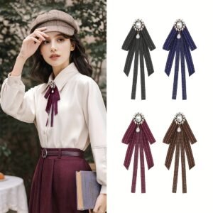 لمسة أناقة لا تُنسى: ربطة العنق الشريطة بتعليقة اللؤلؤ الفاخرة