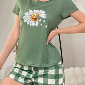 أحلام زهرية وراحة لا تضاهى: طقم البيجامة المثالي لكل امرأة