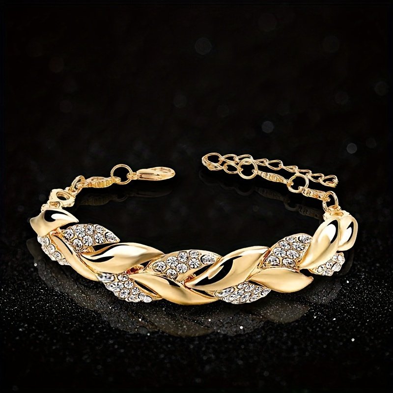 Bracelet of Distinction: Modern Elegance with a Luxurious Touch