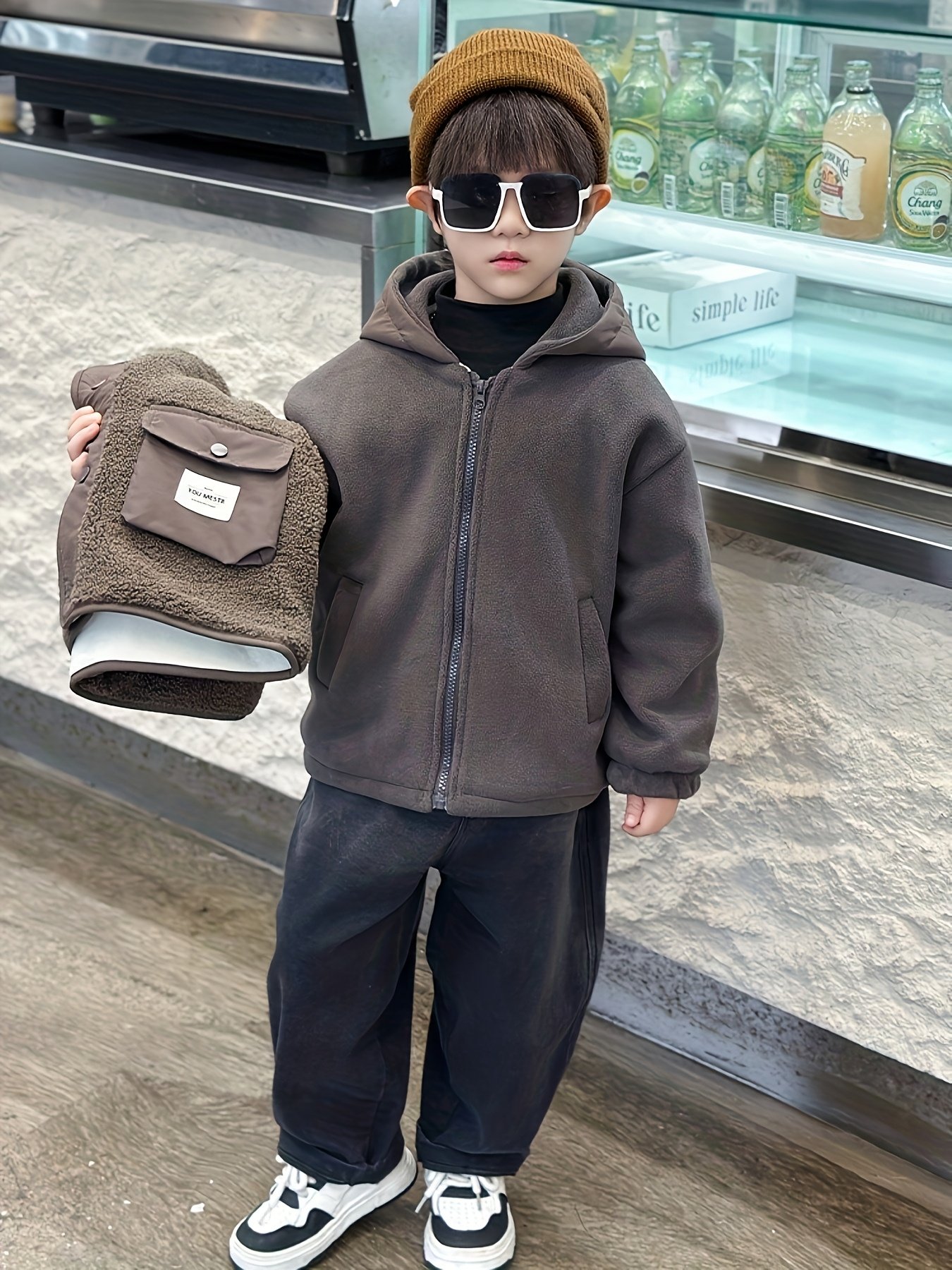 חום יוצא דופן וסגנון אופנתי: מעיל חורף לבנים עם קפוצ'ון! – תמונה 7