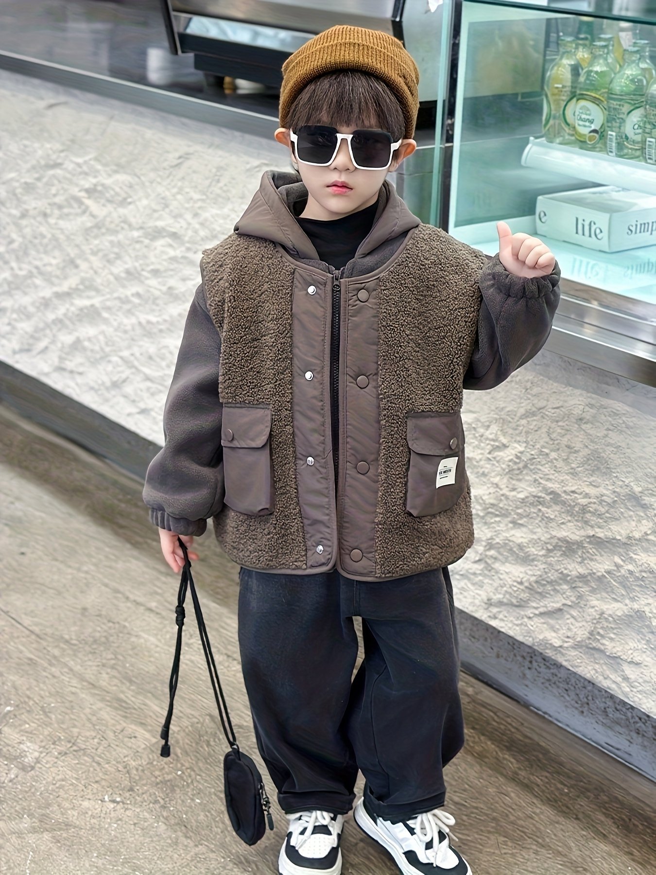 חום יוצא דופן וסגנון אופנתי: מעיל חורף לבנים עם קפוצ'ון!