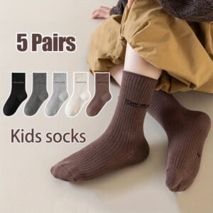 انطلق بمرح وأناقة: مجموعة جوارب الحروف الأبجدية للأولاد (5 أزواج)!