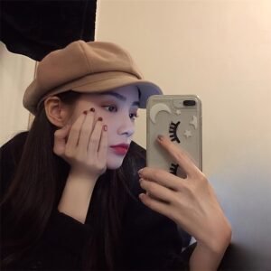 قبعة الأناقة العتيقة: لمسة مميزة لكل إطلالة