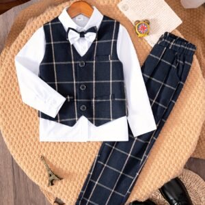 طلة الأمير الصغير: بدلة ثلاث قطع أنيقة لكل احتفال!