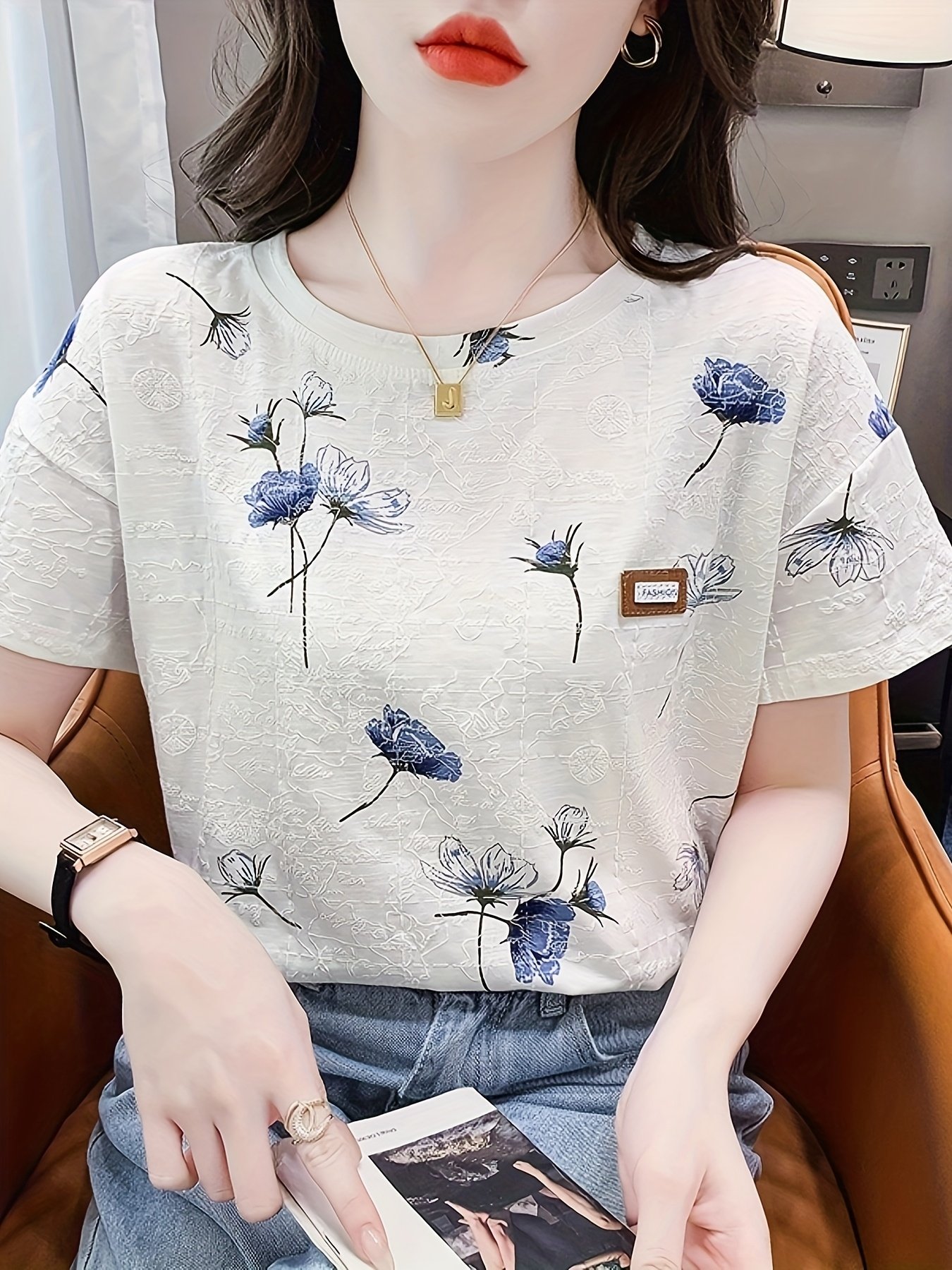 قميص الزهور البيضاء: حيث تلتقي الأناقة بالراحة الصيفية! - الصورة 5