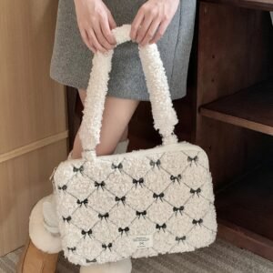 תיק ללפטופ אופנתי: נגיעת פרפר קסומה והגנה ללא תחרות!