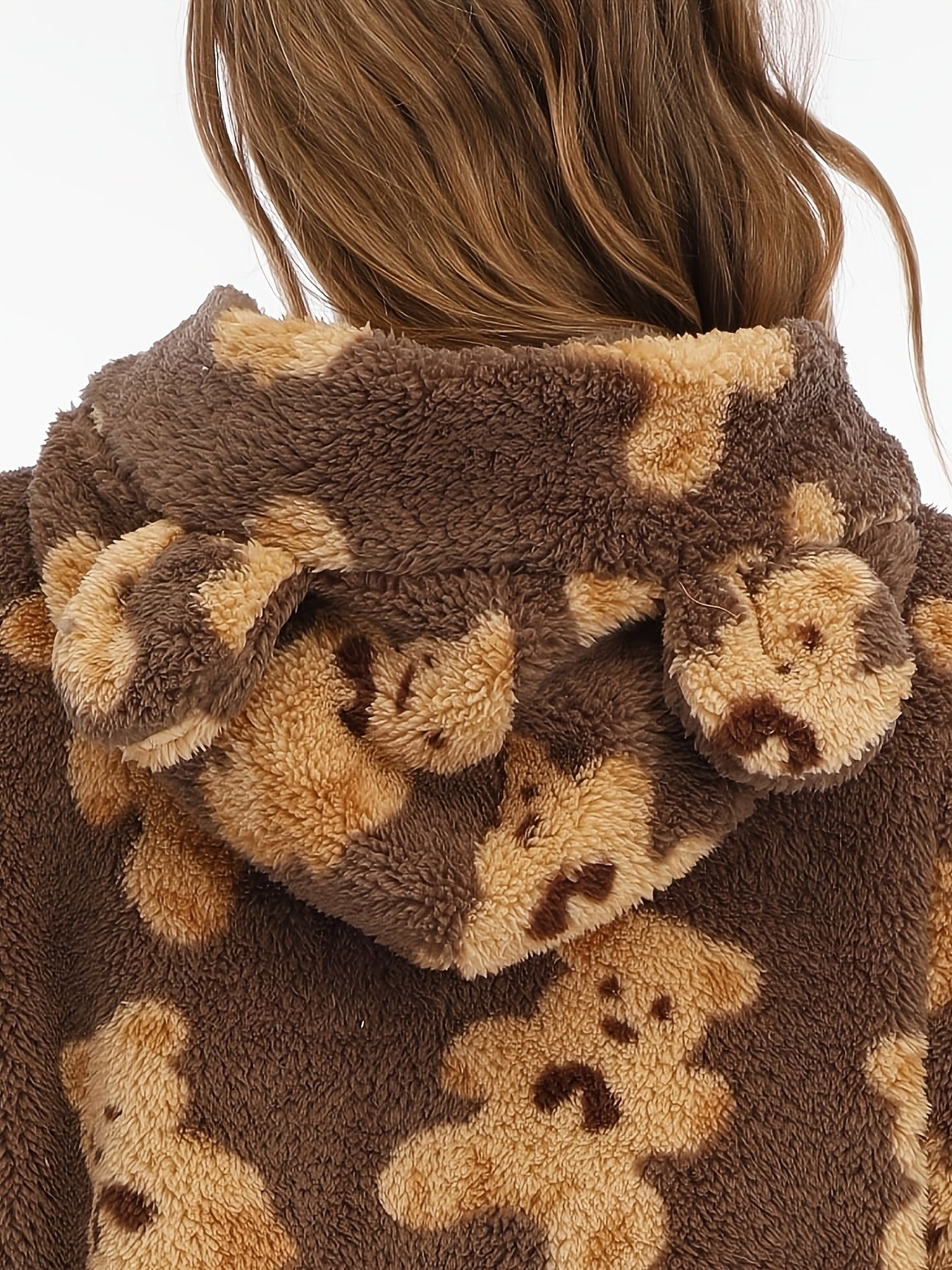 אמצי את החום והאלגנטיות: פיג'מת הדוב הקטיפתית עם קפוצ'ון! – תמונה 8